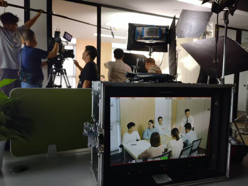 天等县TVC拍摄公司：科技产品视觉化大师，诠释未来感与功能美学